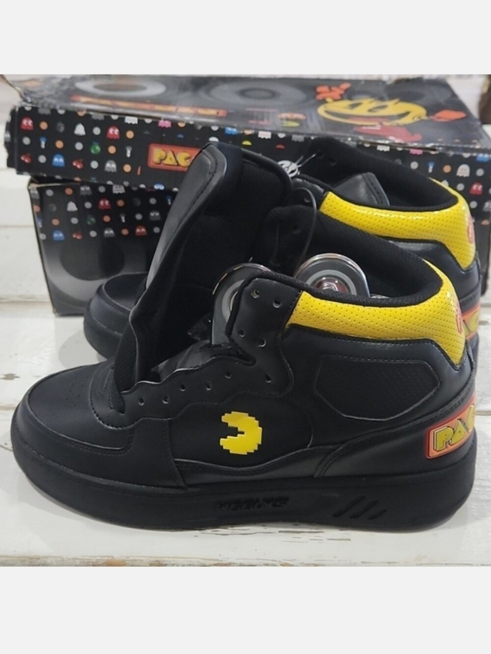 Heelys Black and Yellow Kids' Sneaker Heelys with Pac-Man Detail